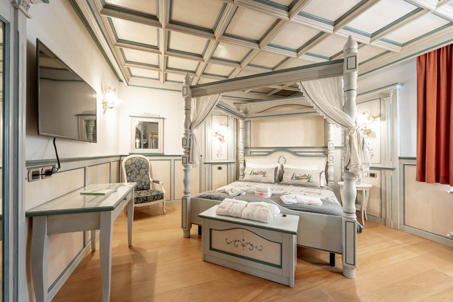 Hotel Dolomiti Schloss Canazei Εξωτερικό φωτογραφία