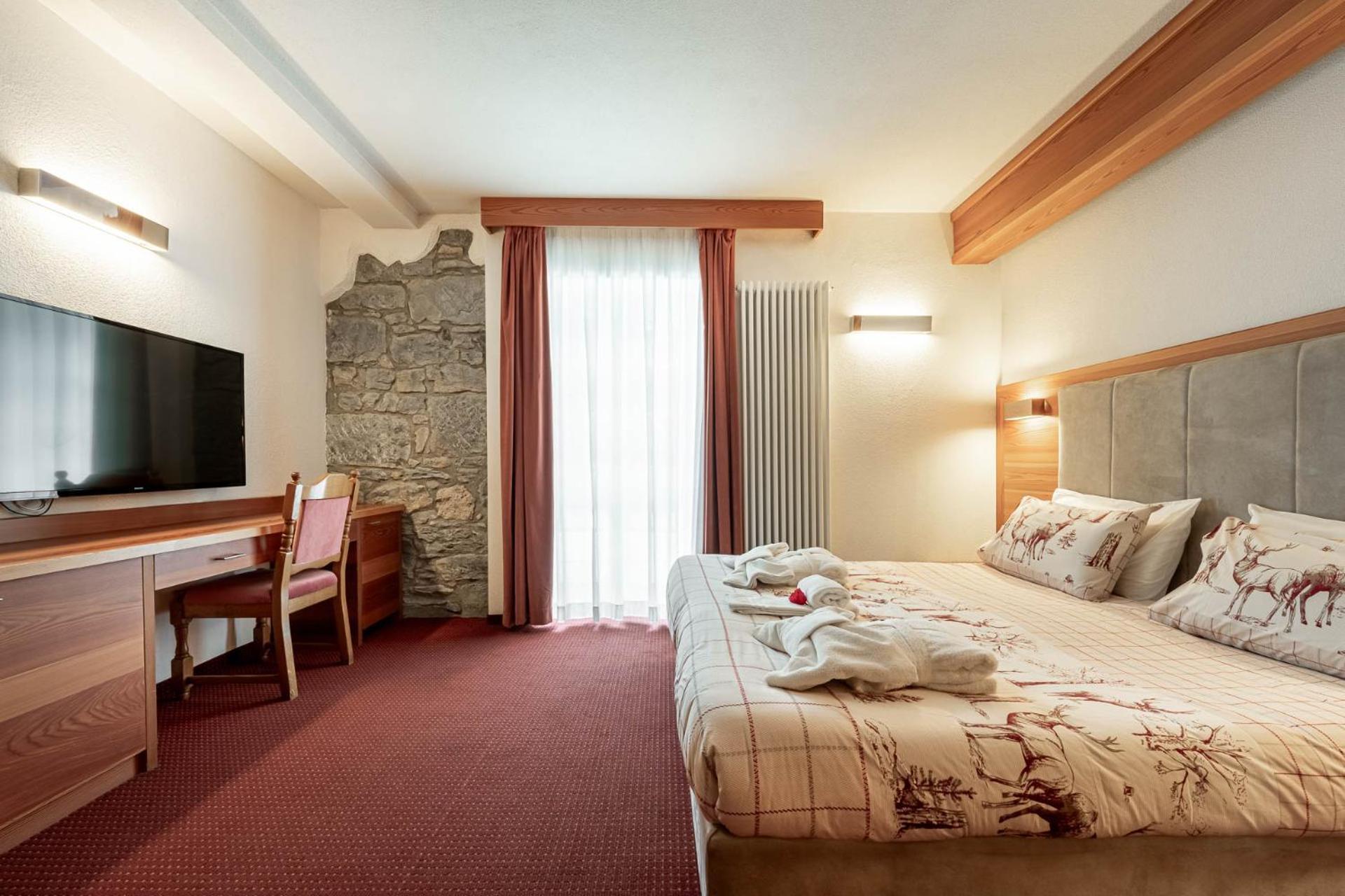 Hotel Dolomiti Schloss Canazei Εξωτερικό φωτογραφία