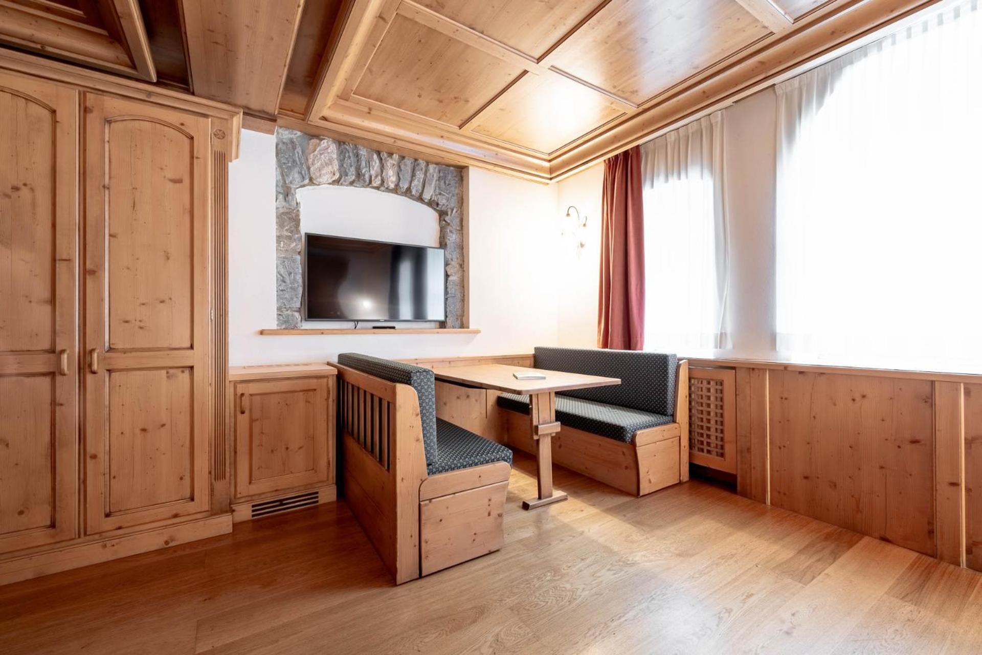 Hotel Dolomiti Schloss Canazei Εξωτερικό φωτογραφία
