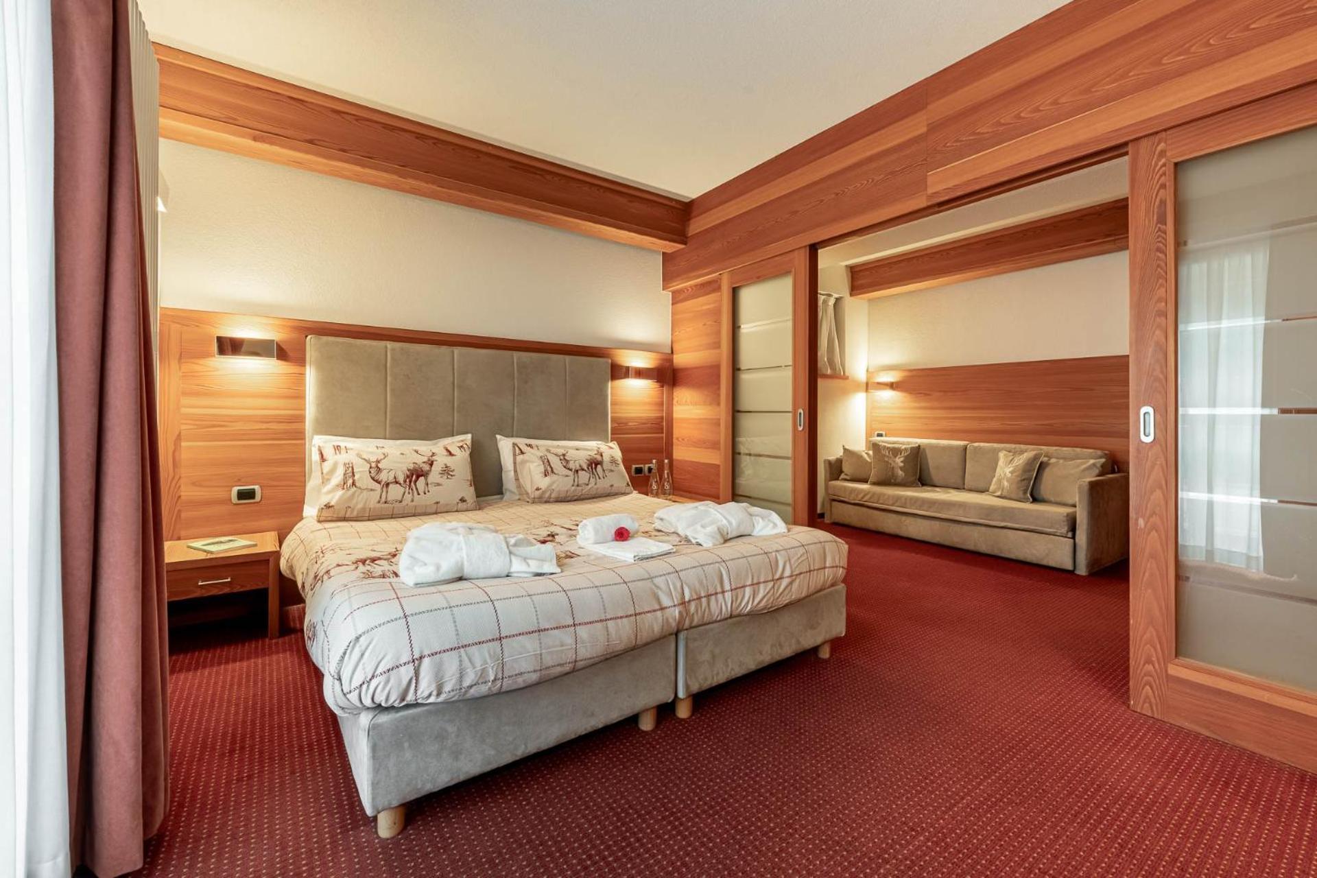 Hotel Dolomiti Schloss Canazei Εξωτερικό φωτογραφία