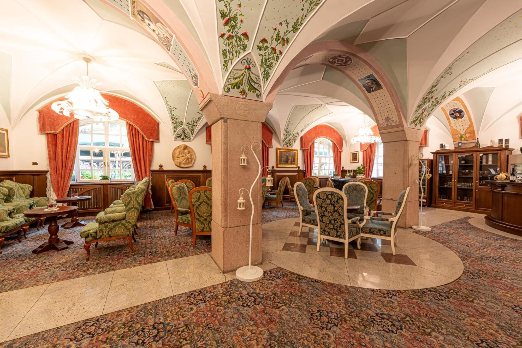 Hotel Dolomiti Schloss Canazei Εξωτερικό φωτογραφία