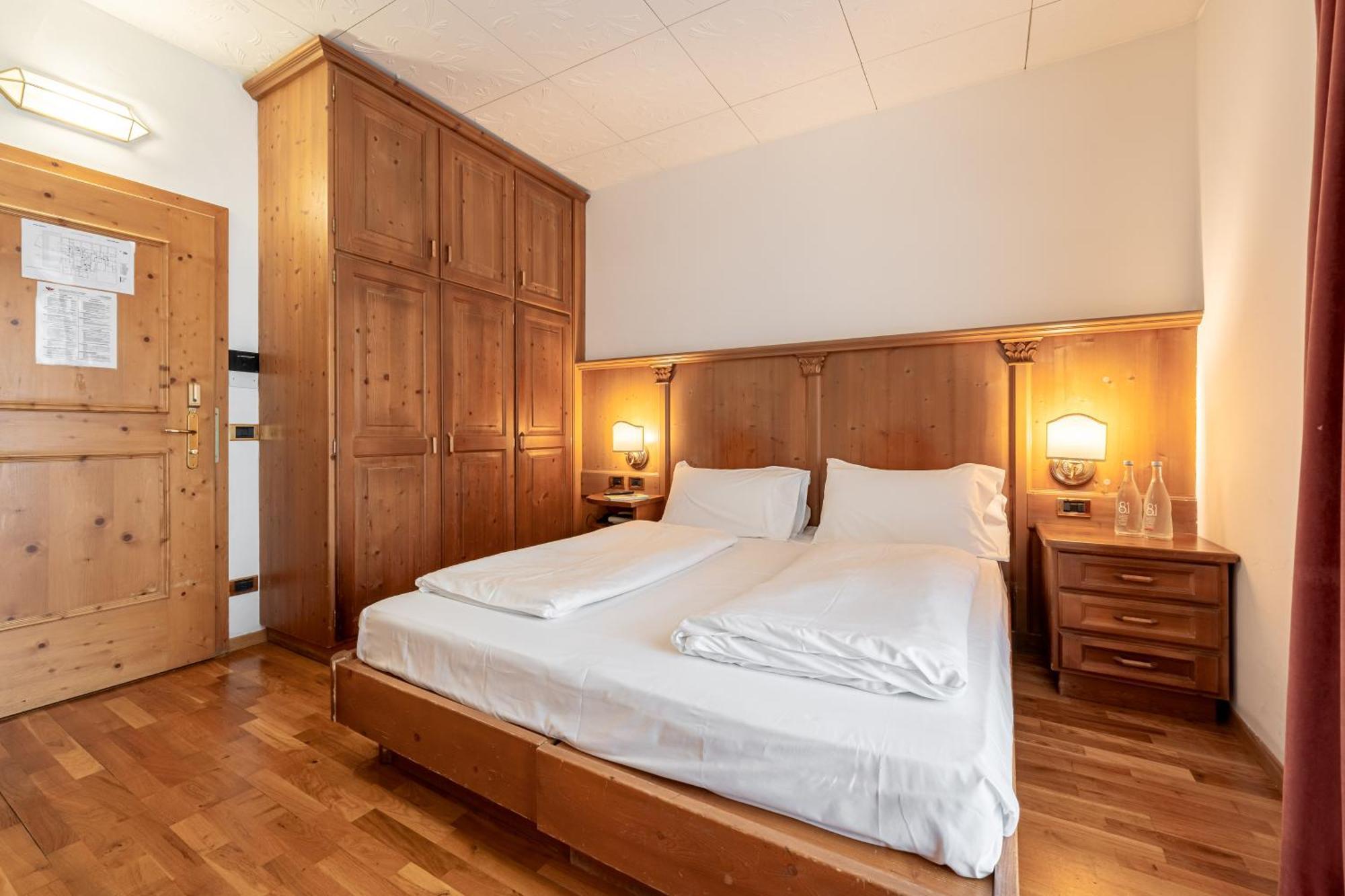 Hotel Dolomiti Schloss Canazei Εξωτερικό φωτογραφία