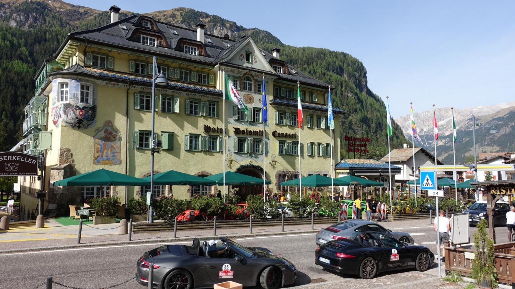 Hotel Dolomiti Schloss Canazei Εξωτερικό φωτογραφία