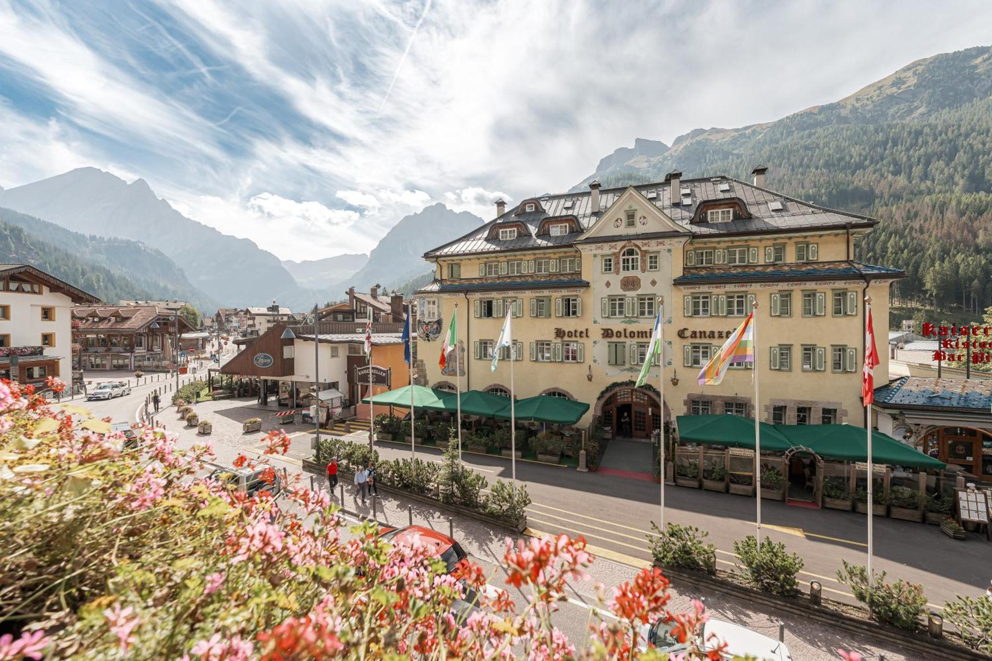 Hotel Dolomiti Schloss Canazei Εξωτερικό φωτογραφία
