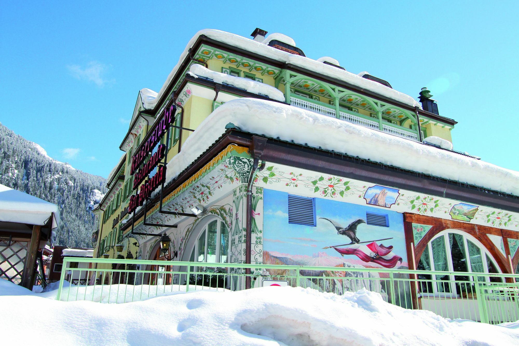 Hotel Dolomiti Schloss Canazei Εξωτερικό φωτογραφία