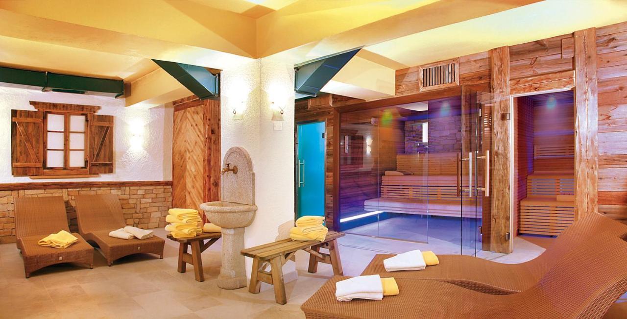 Hotel Dolomiti Schloss Canazei Εξωτερικό φωτογραφία
